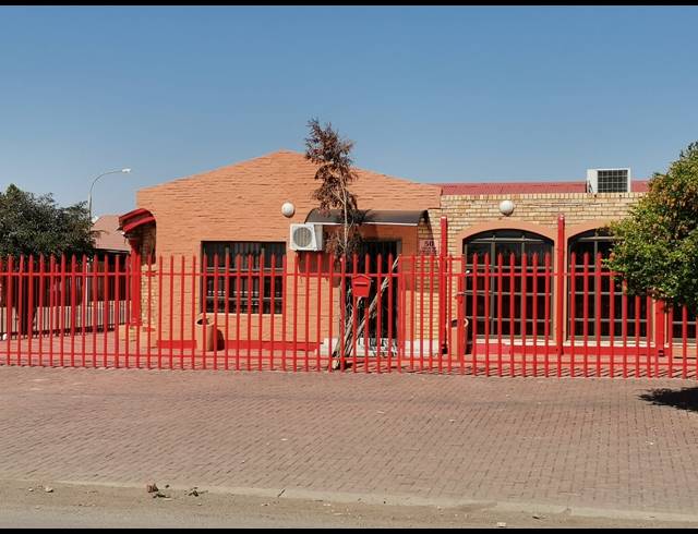 3 BEDROOM HOUSE FOR SALE IN KARLIENPARK